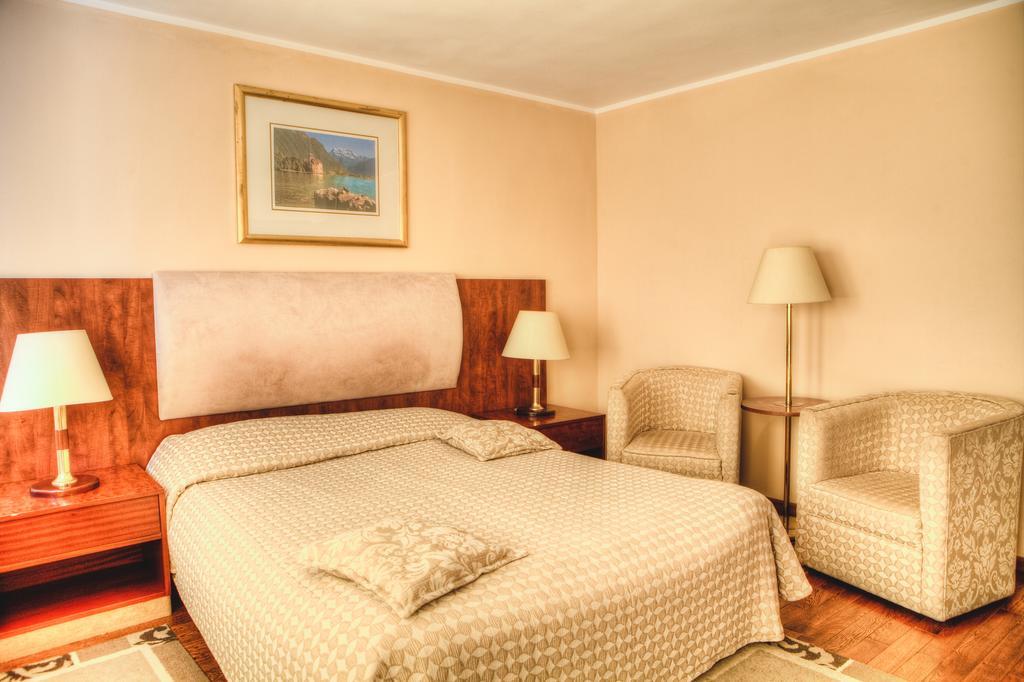 Vila Pinul Si Mesteacanul Hotell Poiana Brasov Exteriör bild