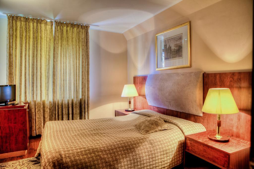 Vila Pinul Si Mesteacanul Hotell Poiana Brasov Exteriör bild