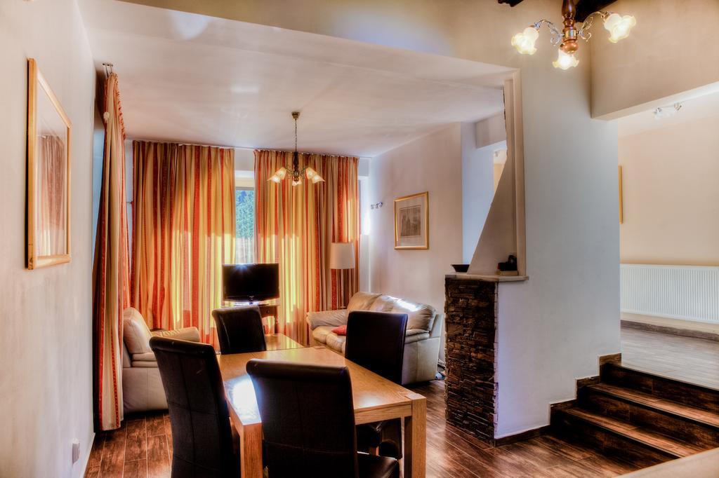 Vila Pinul Si Mesteacanul Hotell Poiana Brasov Exteriör bild