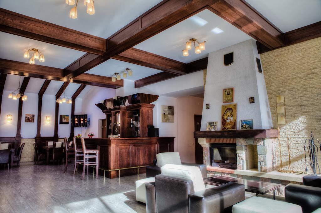 Vila Pinul Si Mesteacanul Hotell Poiana Brasov Exteriör bild