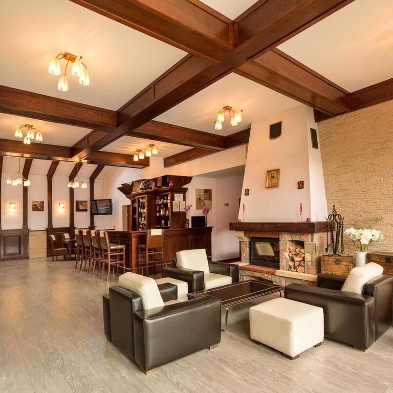Vila Pinul Si Mesteacanul Hotell Poiana Brasov Exteriör bild