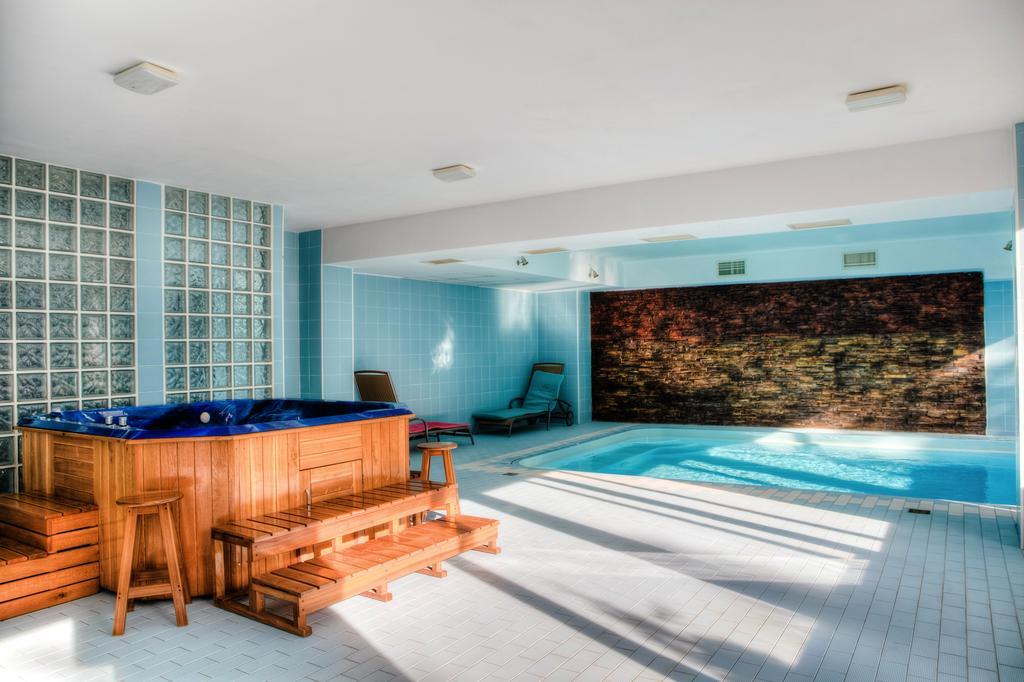 Vila Pinul Si Mesteacanul Hotell Poiana Brasov Exteriör bild