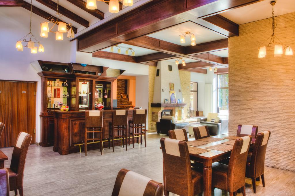 Vila Pinul Si Mesteacanul Hotell Poiana Brasov Exteriör bild